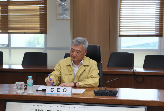 2일 한국남동발전 진주 본사에서 김회천 사장이 전사 발전설비 긴급점검회의를 주재하고 있다. <남동발전>